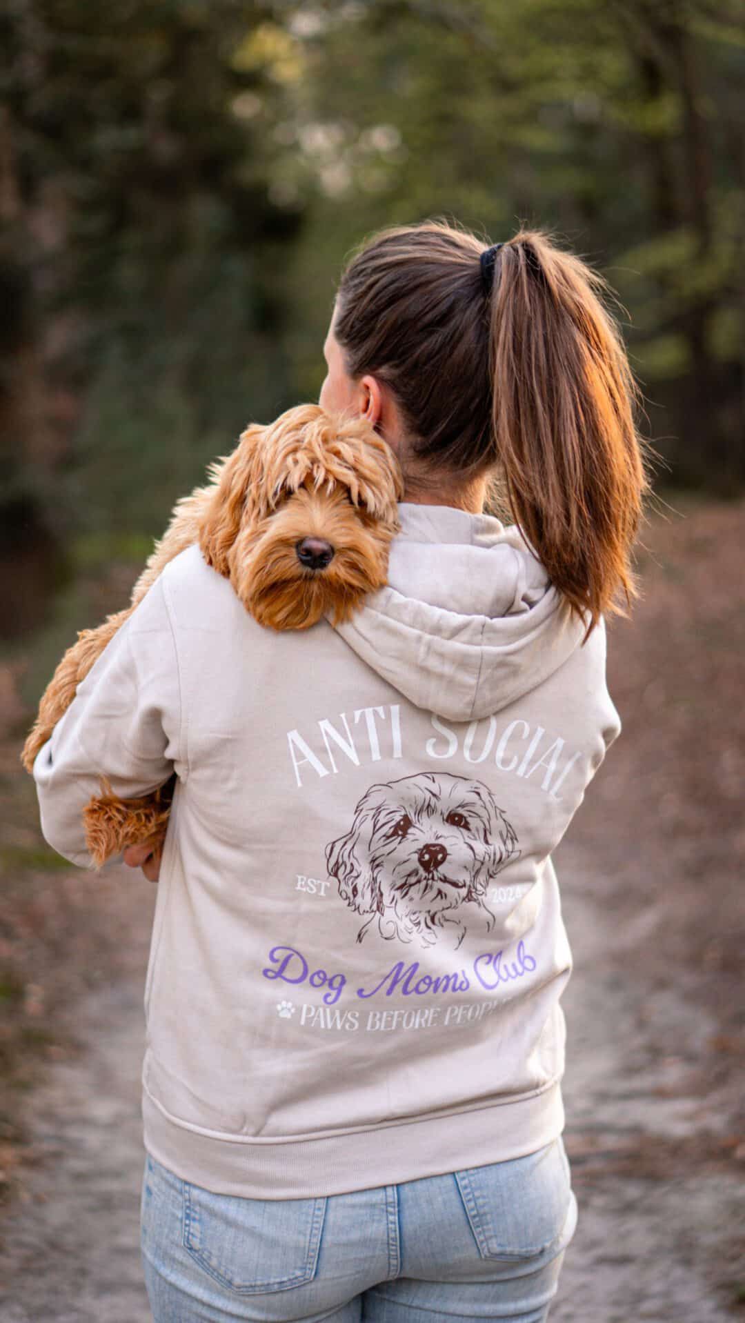 Anti social dog mom club – sweater – Met lijntekening van jouw hond