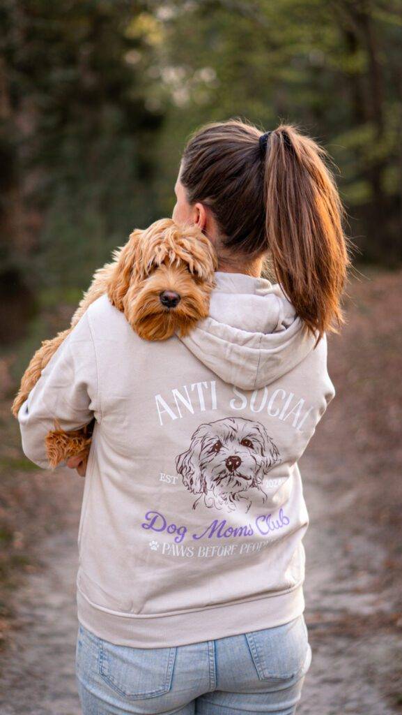 Anti social dog mom club - hoodie - Met lijntekening van jouw hond