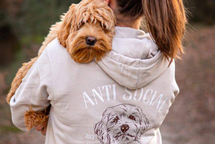 Anti social dog mom club - hoodie - Met lijntekening van jouw hond