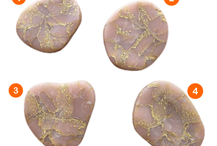 Nude met goud klei tag
